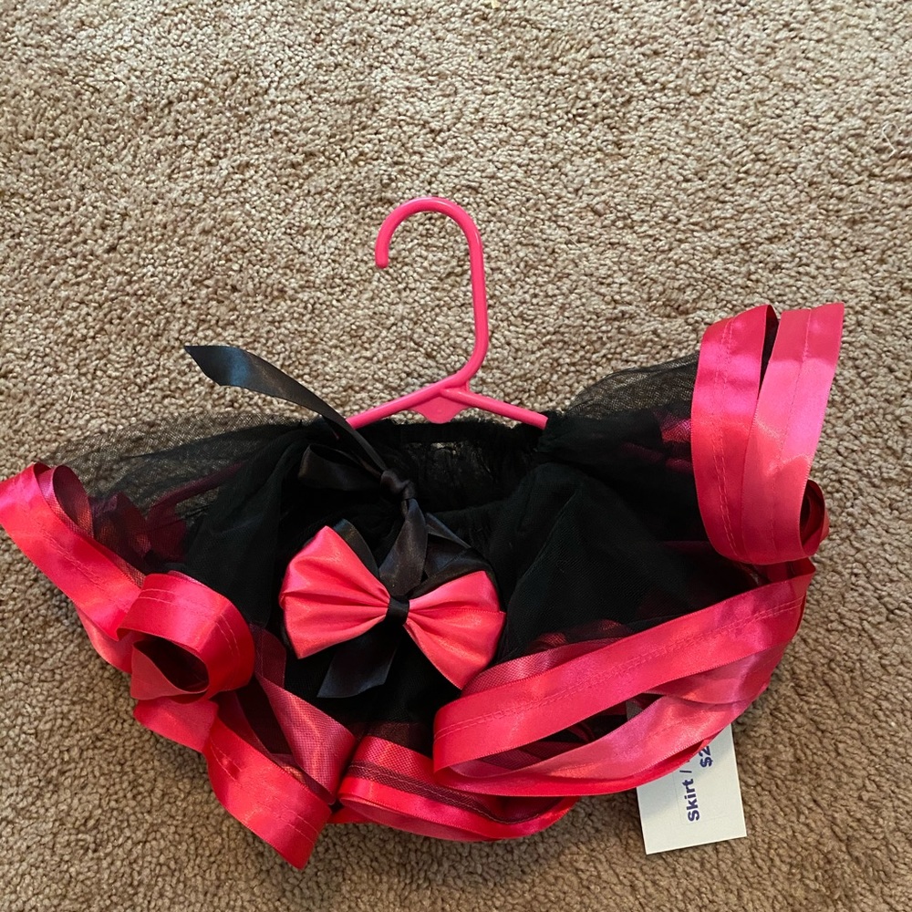 Brand new boutique baby girl skirt and bow